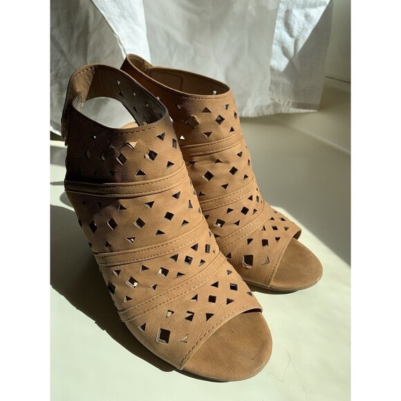 Heart in D Platform Peep Toe Pumps Faux Suede Square Heel Size 9 - Picture 1 of 9
